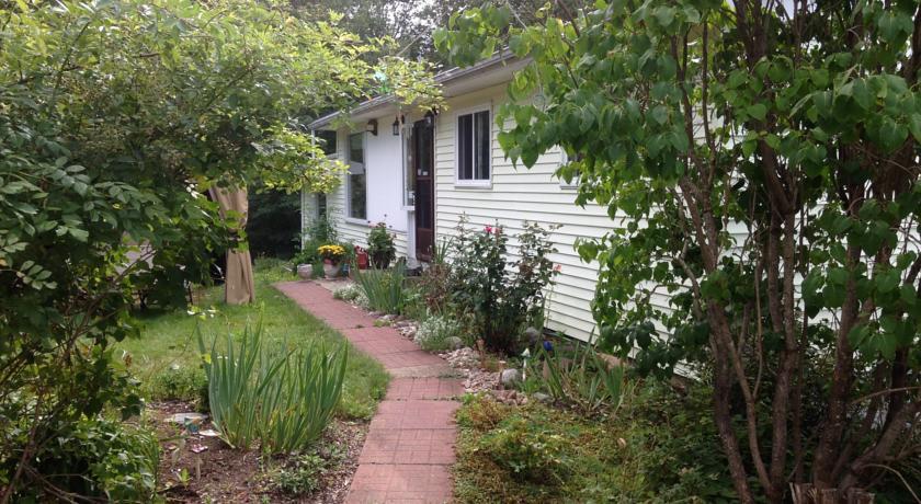 Мини-отель The Garden Bee Bed & Breakfast