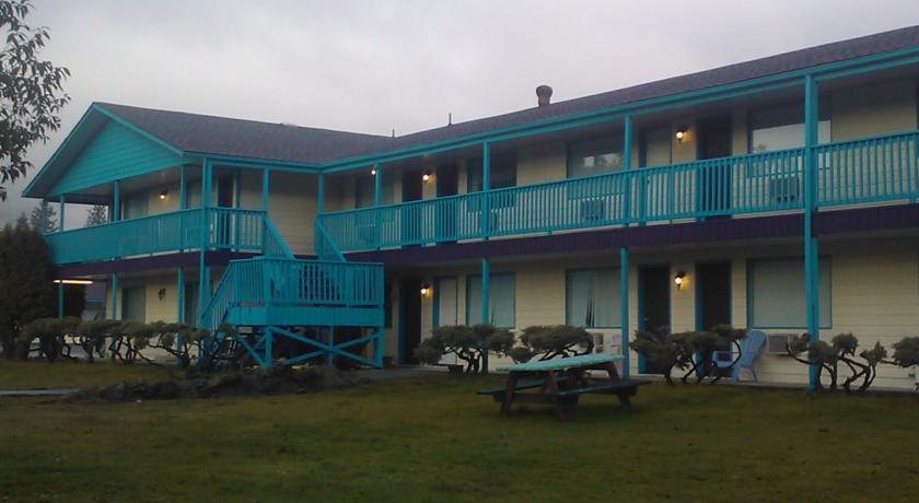 Отель Christina Lake Village