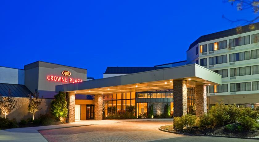 Отель Crowne Plaza Fairfield