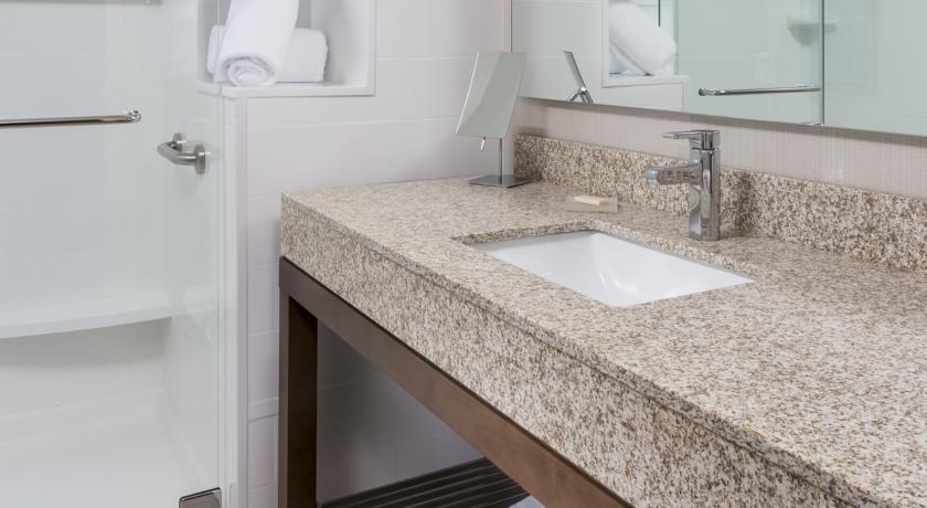 Отель Courtyard by Marriott Bismarck North