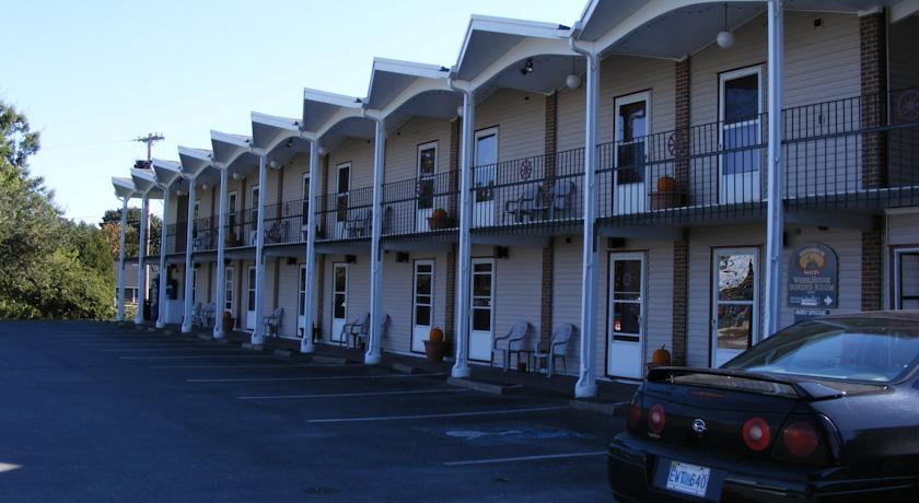 Отель Wheelhouse Motel