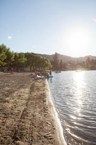 Отель The Lakeside Resort