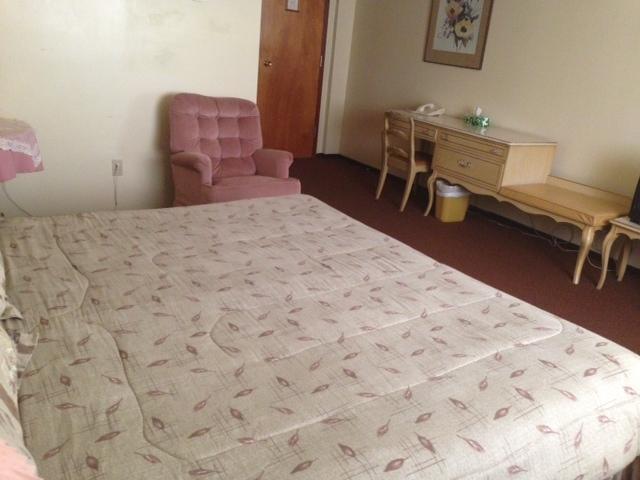 Отель Englehart Motel