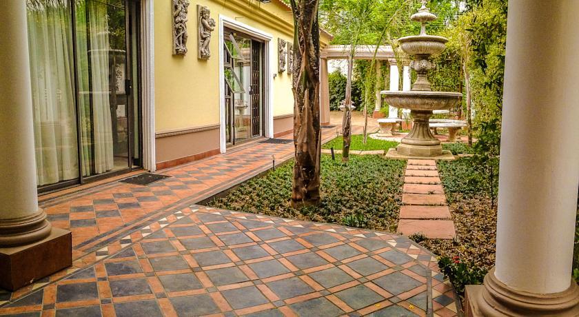 Гостевой дом Caesars Guesthouse