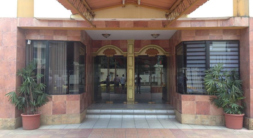 Отель Hotel Maximo