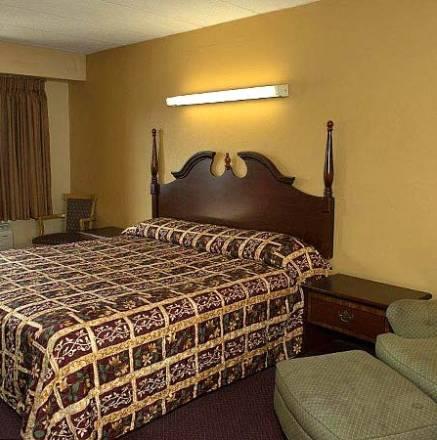 Отель Clover Motel Maple Shade