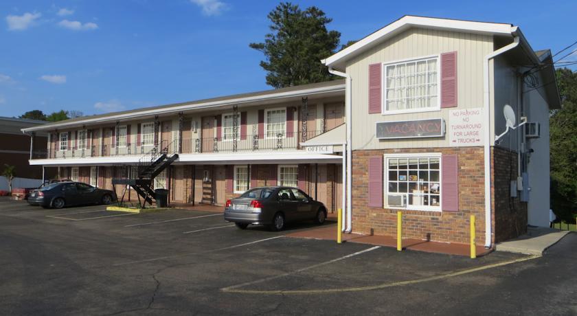 Отель Pine Crest Motor Lodge