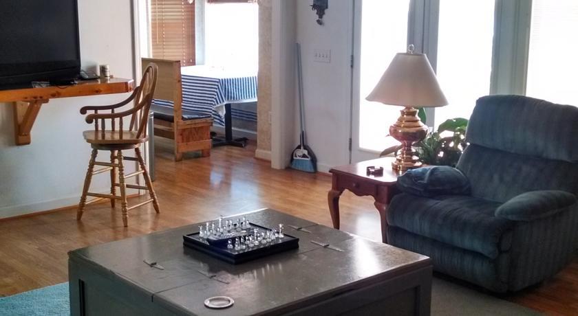 Апартаменты Lovely Brick Home Lake Wateree