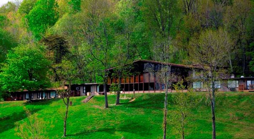 Отель Tygart Lake Lodge
