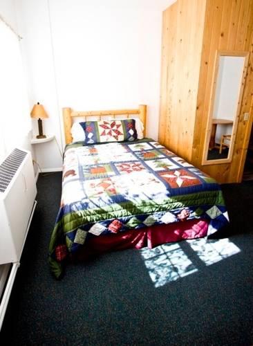 Отель Bear Creek Lodge