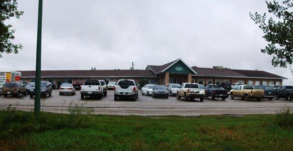 Отель Moosomin Country Squire Inn