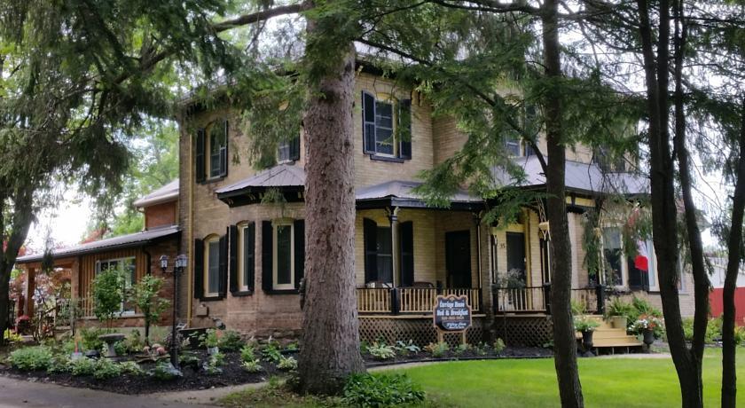 Мини-отель Carriagehouse Bed & Breakfast