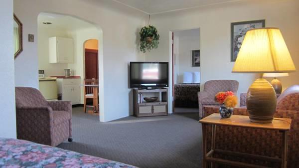Отель Fir Grove Motel