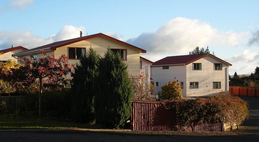 Отель Ossies Motels and Chalets