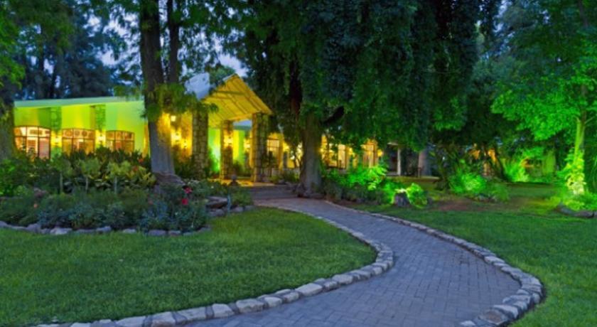 Отель Kalahari Farmhouse