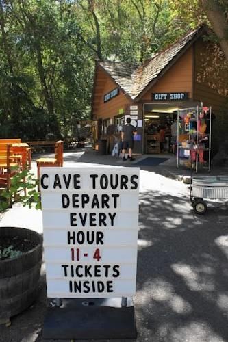 Отель Cedar Grove Lodge