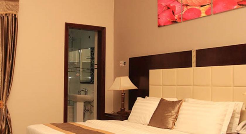 Отель GrandBee Suites