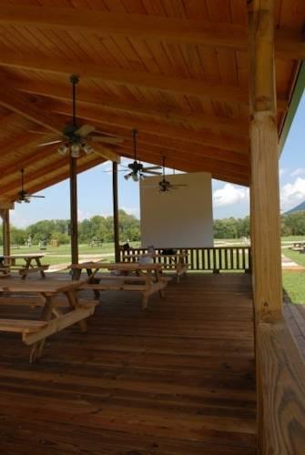 Отель Black Bear Cove Lodge