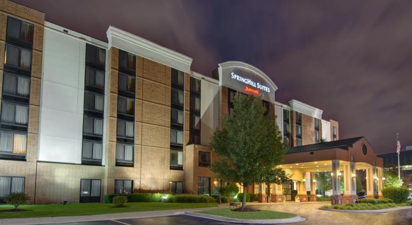 Отель SpringHill Suites Chicago Elmhurst/Oakbrook Area