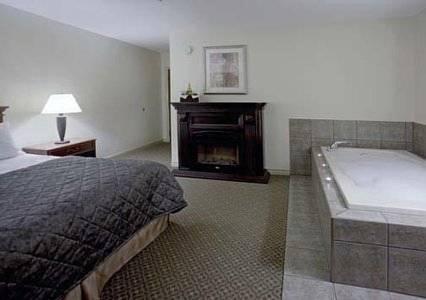 Отель Clarion Inn & Conference Centre Gananoque 1000 Islands