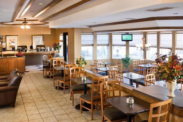 Отель ClubHouse Inn and Suites