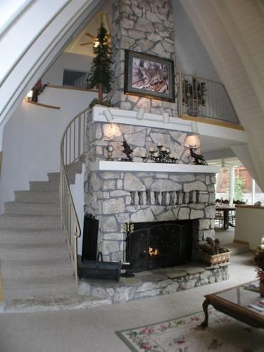 Отель Kokanee Lodge