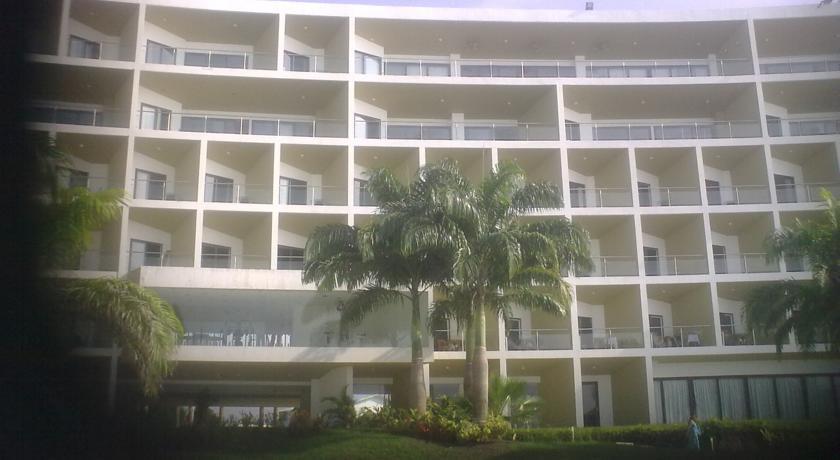 Отель Makana Resort