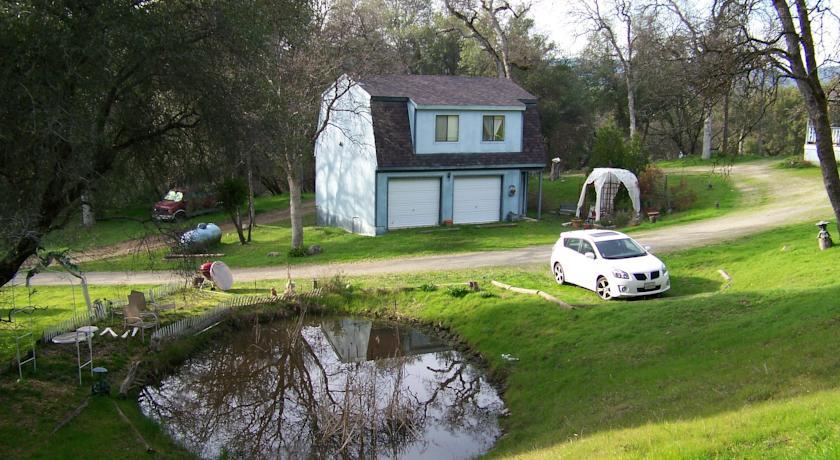 Апартаменты Carriage House at Twelve Oaks