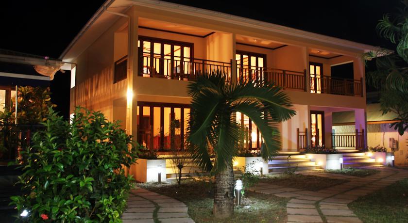 Pirogue Lodge