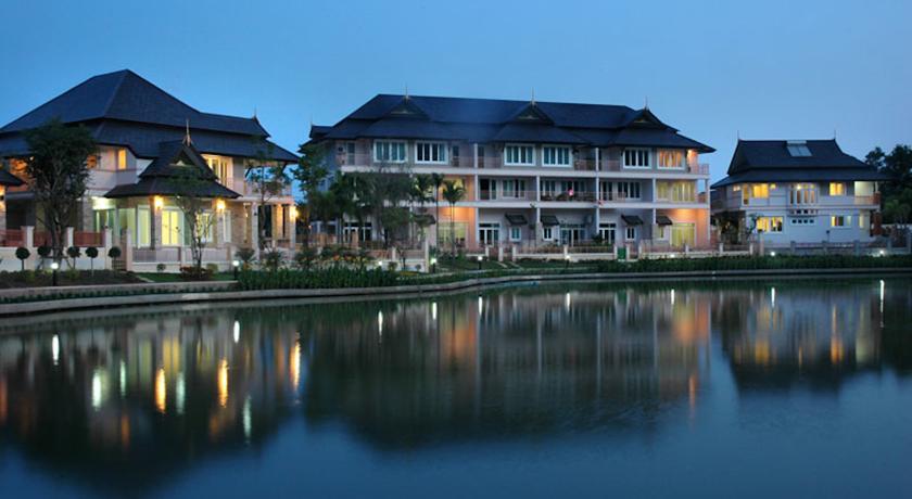 Private Lagoon Villas