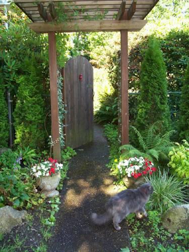 Kitsilano Garden Suites