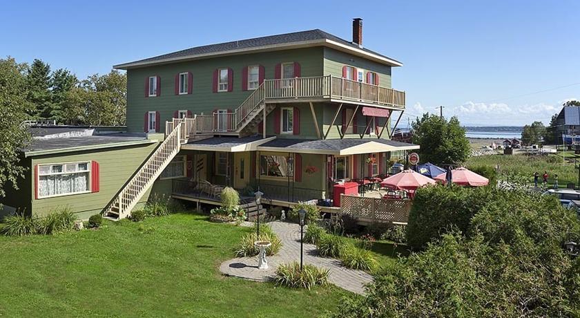 Отель Auberge de la Rive de Charlevoix