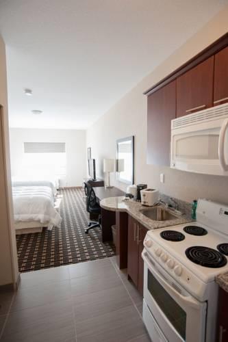 Отель Western Star Inn & Suites Redvers