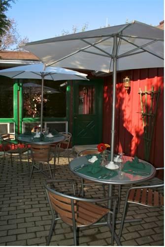 Отель Pretty River Valley Country Inn