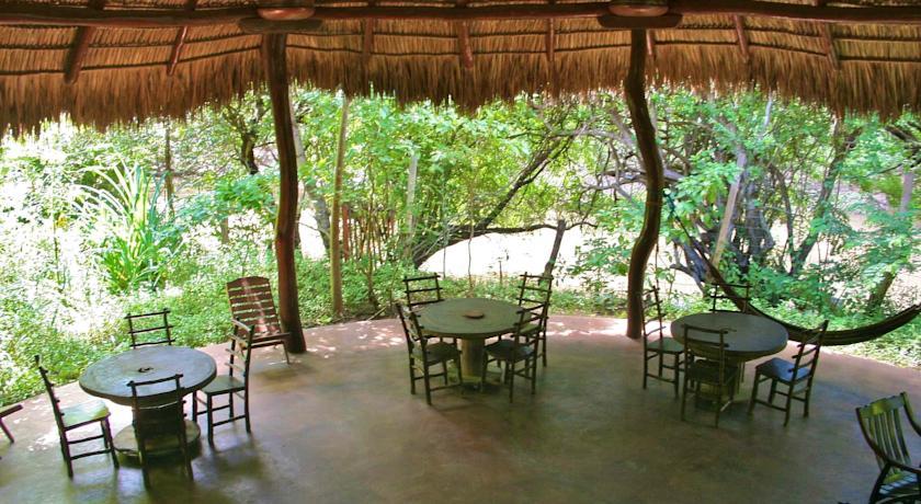Отель Equilibrio Yoga Art Surf Resort