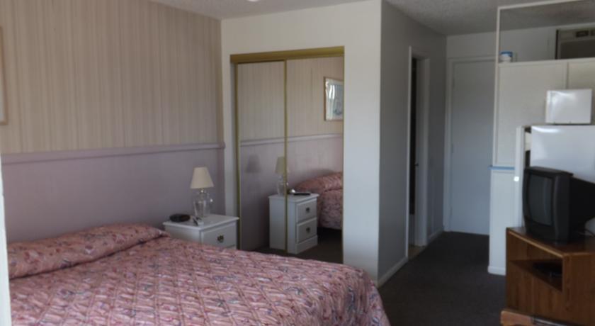 Отель Twin Lakes Inn