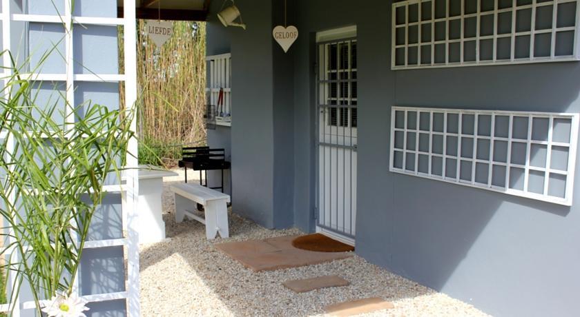Отель CHRIS~ELLE Selfcatering