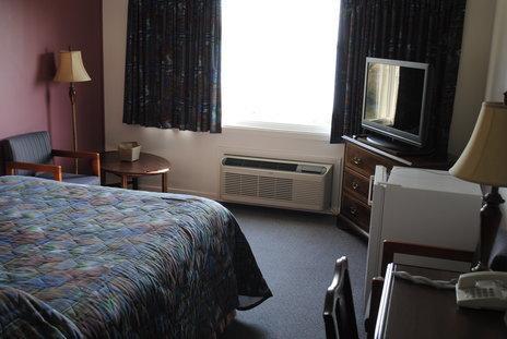 Отель Carolyn Beach Motor Inn