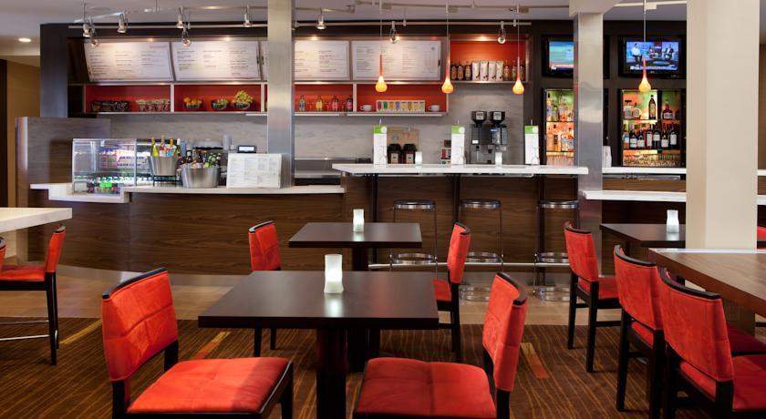 Отель Courtyard by Marriott Bakersfield