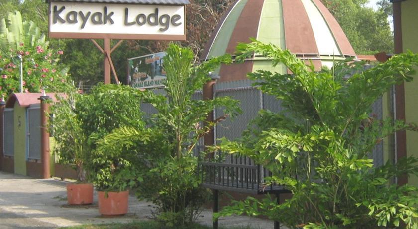 Отель Kayak Lodge