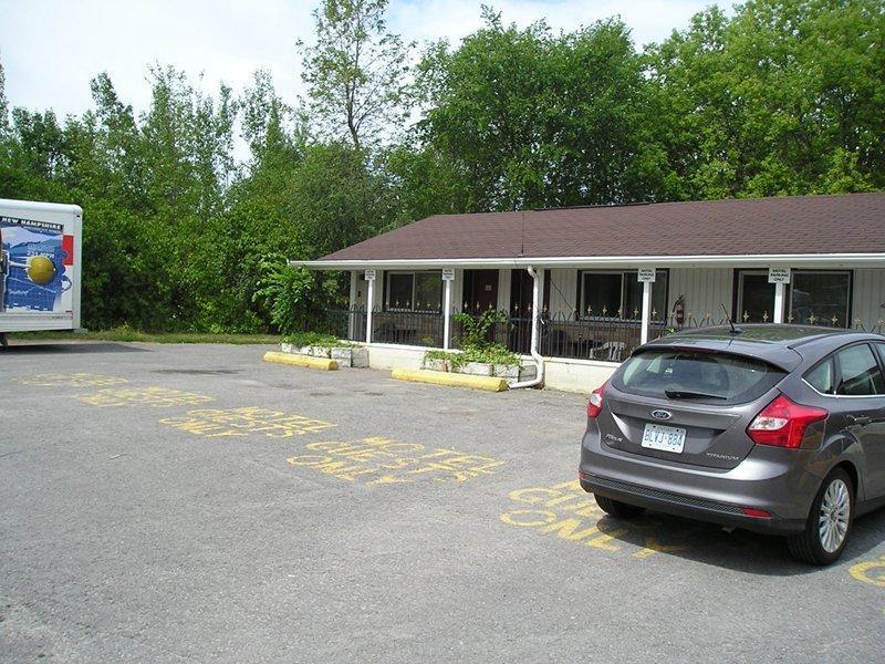 Отель 7 West Motel