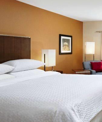 Four Points by Sheraton Edmonton Gateway