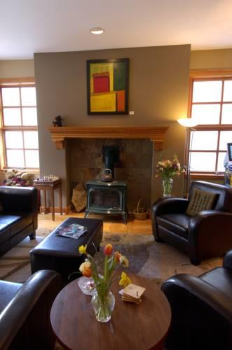 Хостел Dancing Bear Inn Hostel