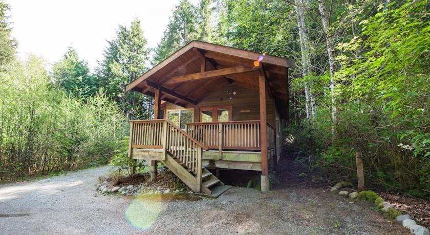 Апартаменты Stay Tofino's Properties-Ucluelet - Evergreen Forest Cabins