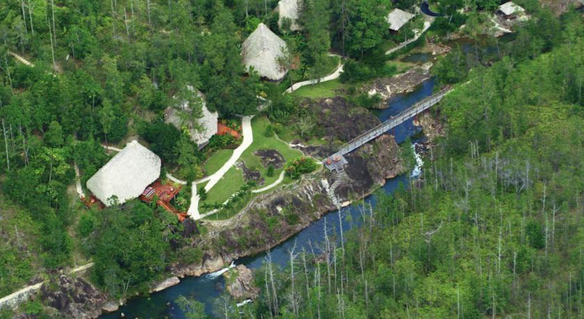 Отель Blancaneaux Lodge