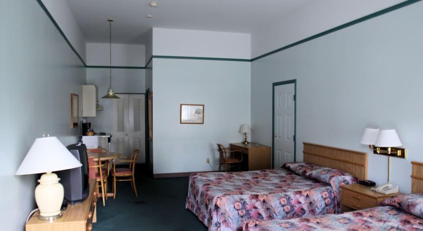 Отель The Cedars Inn Hotel & Convention Centre