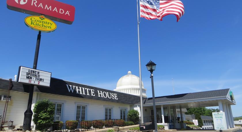 Отель Ramada Richland Center