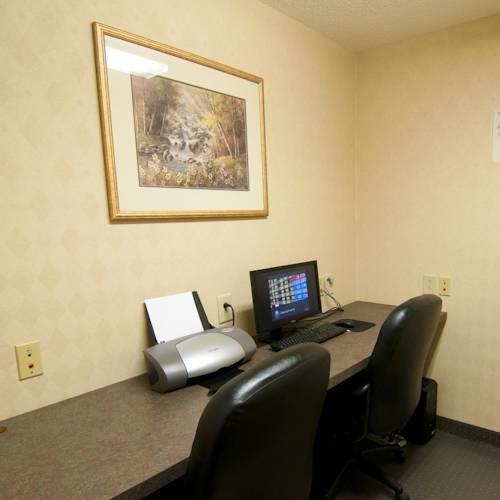 Отель Best Western Executive Inn - Latta