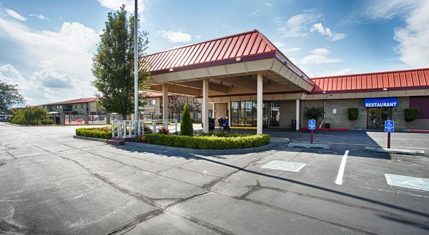 Отель Best Western PLUS Lake Front Hotel