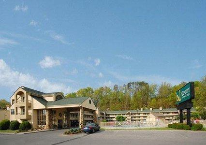 Отель Quality Inn & Suites at Dollywood Lane